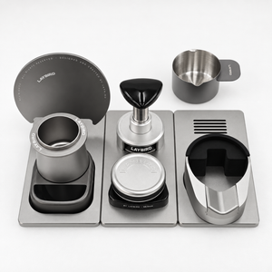 Complete Studio espresso bundle on white: MagAttach scale and dosing cup, extension platform, measuring cup, TriPress, TriSpin and three MagHub base modules.