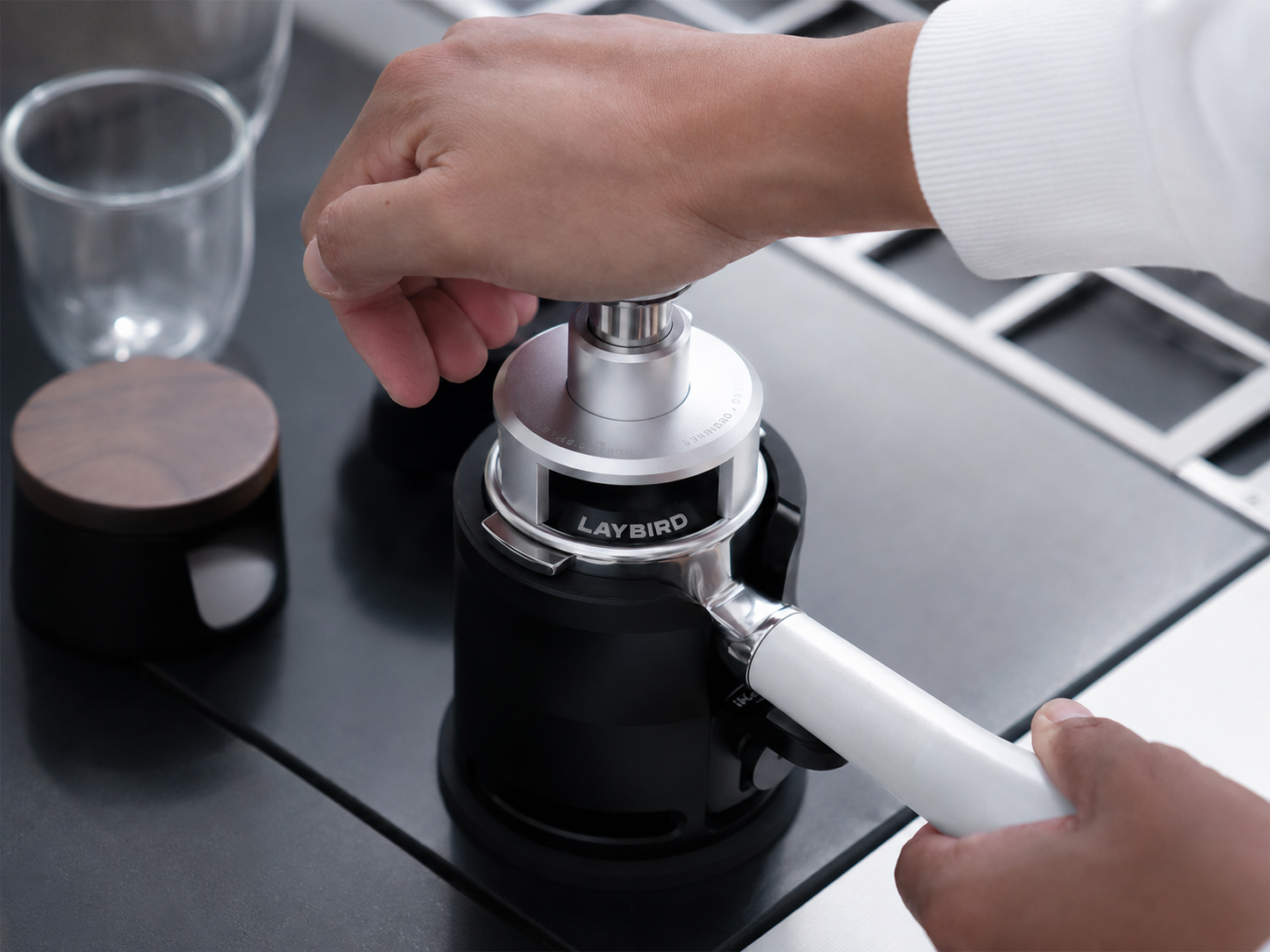 Using the LAYBIRD TriPress pressure tamper on an espresso portafilter